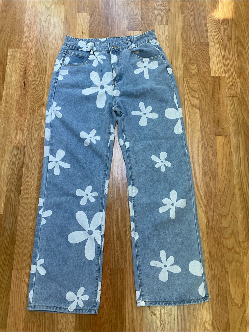 SHEIN Blue Denim Wide-Leg Jeans with White Floral Print